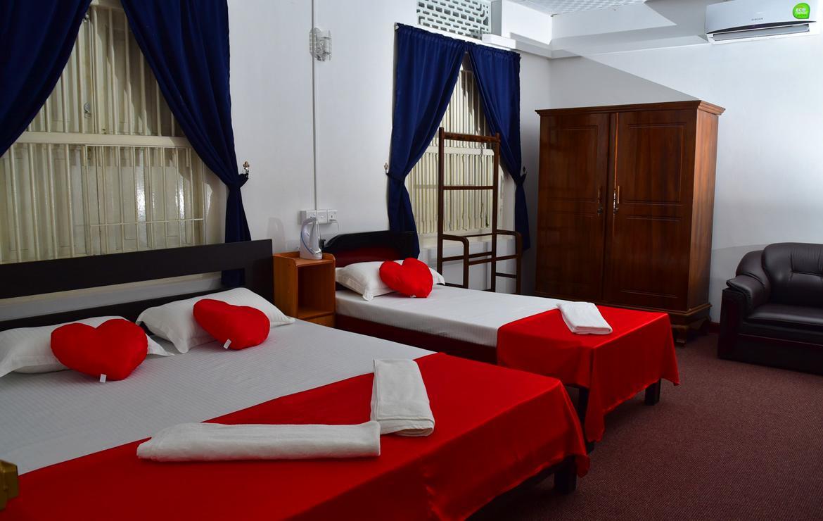Walawwa Dutch House Hotel จา-เอลา ภายนอก รูปภาพ