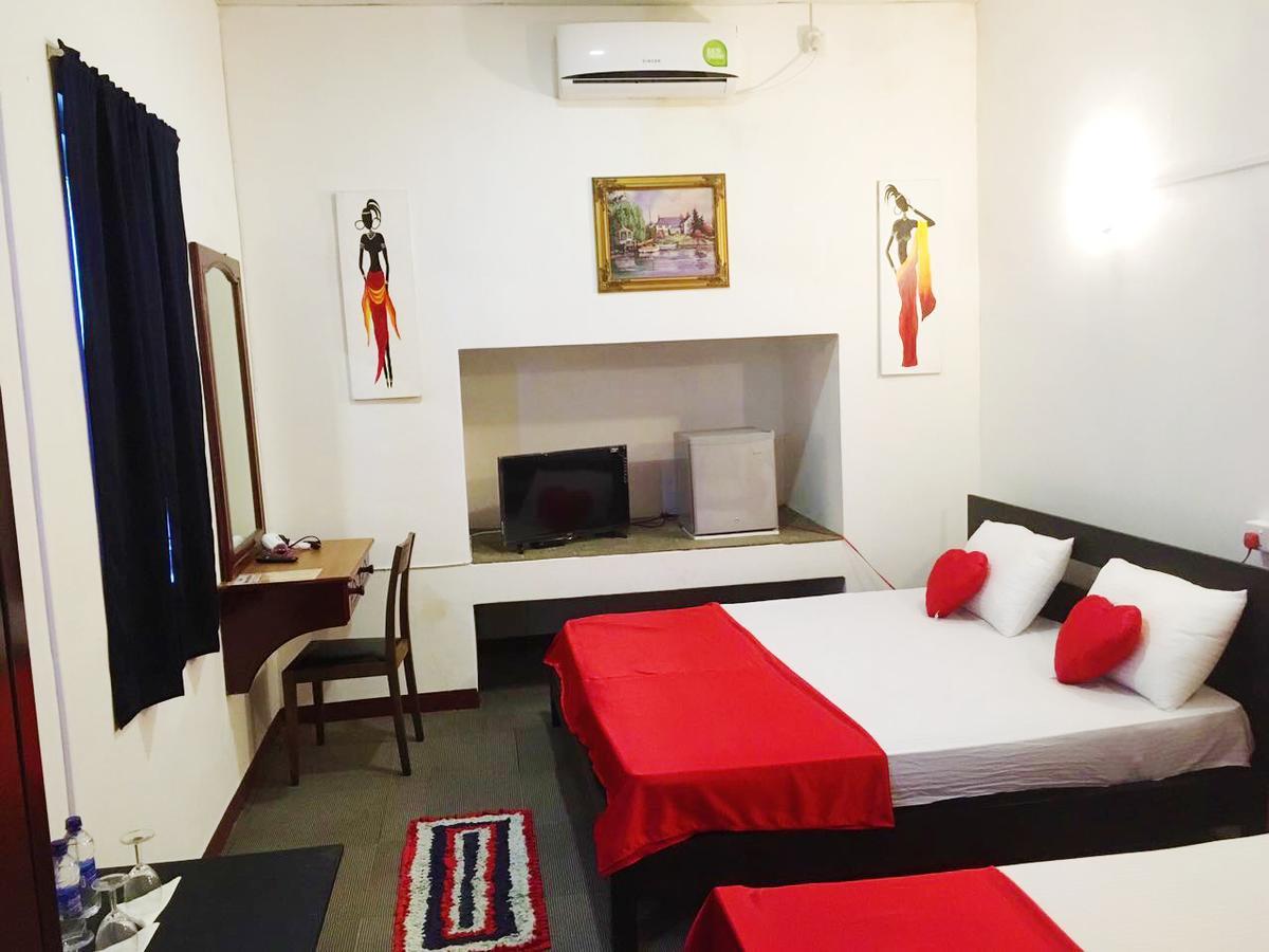 Walawwa Dutch House Hotel จา-เอลา ภายนอก รูปภาพ