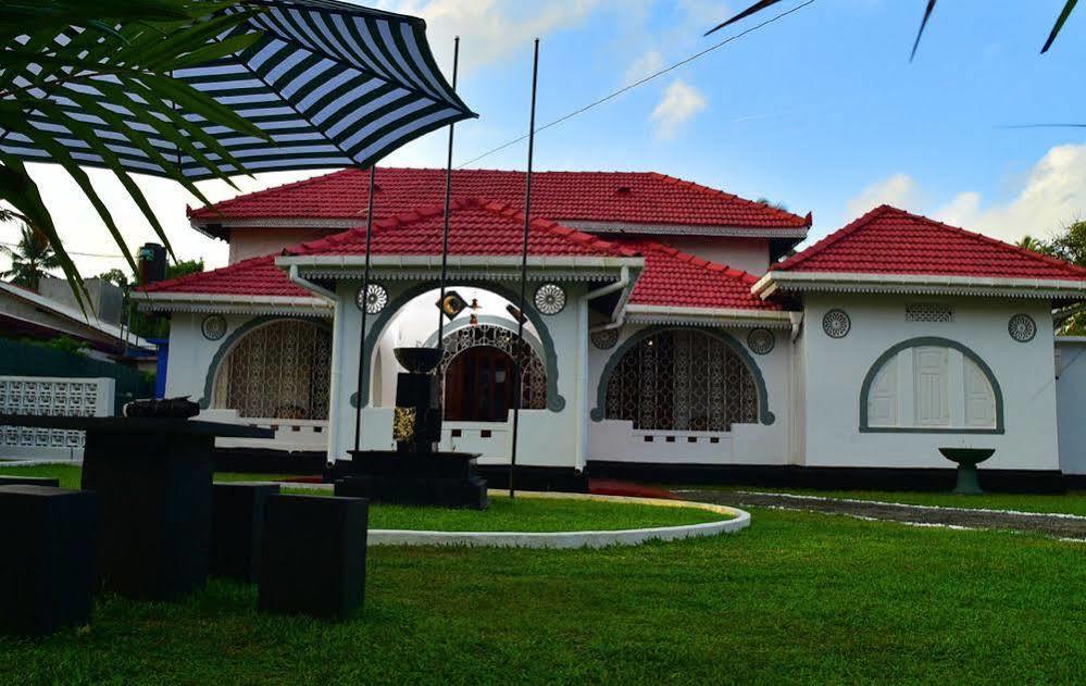 Walawwa Dutch House Hotel จา-เอลา ภายนอก รูปภาพ