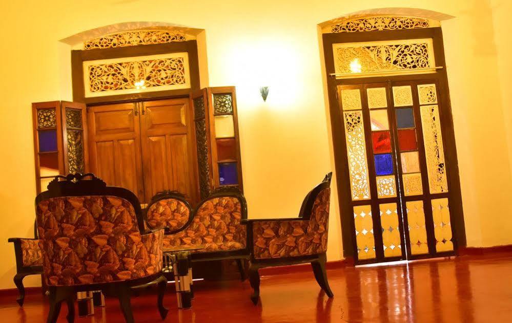 Walawwa Dutch House Hotel จา-เอลา ภายนอก รูปภาพ