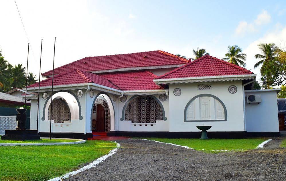 Walawwa Dutch House Hotel จา-เอลา ภายนอก รูปภาพ
