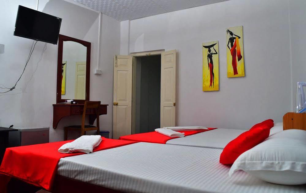 Walawwa Dutch House Hotel จา-เอลา ภายนอก รูปภาพ