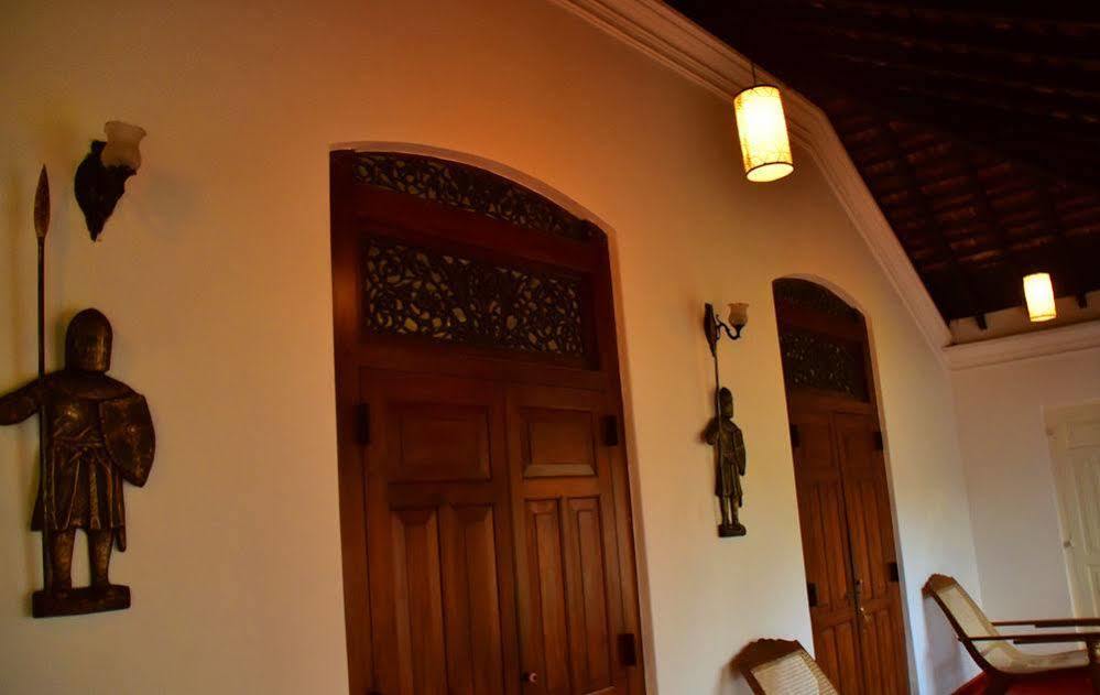 Walawwa Dutch House Hotel จา-เอลา ภายนอก รูปภาพ